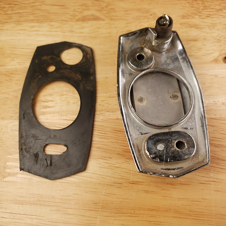 Lincoln Versailles 1977-1980 NOS emblema de bloqueo de maletero D74Y-544360A Foto 2 de 4