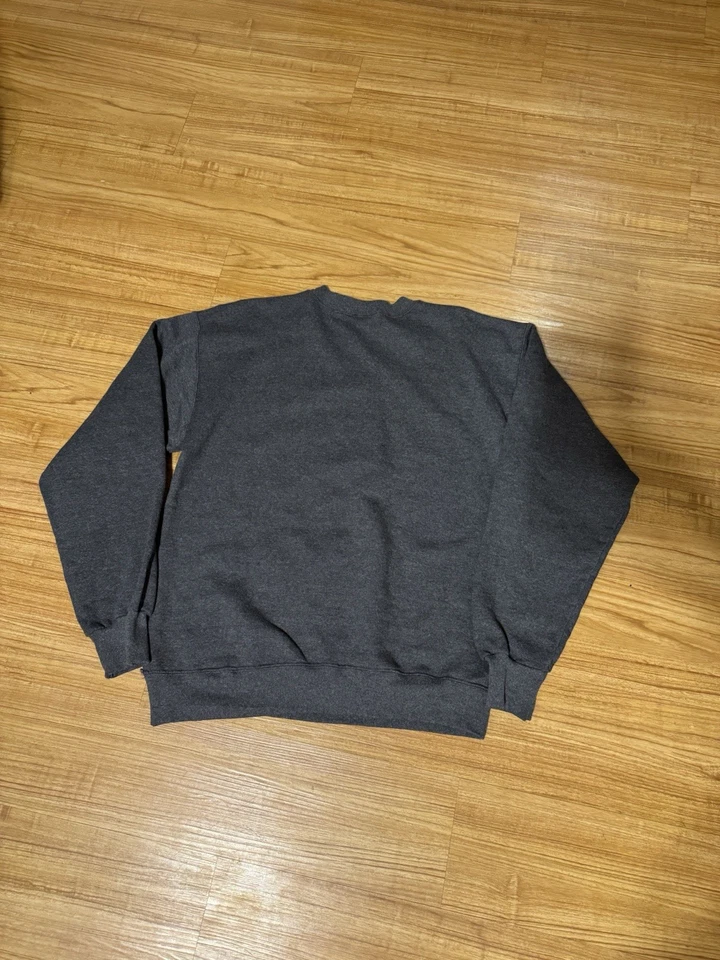 Sudadera de Colección Gold's Gym Cuello Redondo con el logotipo "Muscle Joe" y "Charleston, SC" Foto 4 de 4