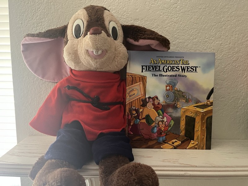 1986 An American Tail Fievel Goes West Large Soft Plush and book