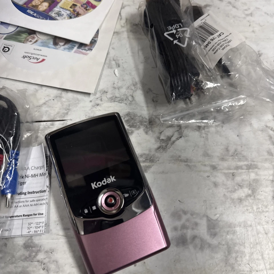 Kodak Zi6 128 MB Camcorder - Pink - Image 3 of 4