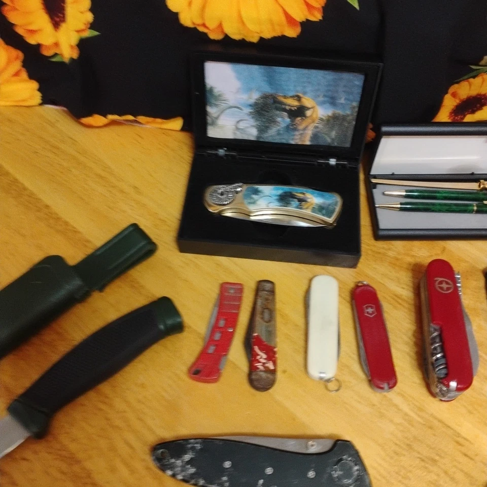 Large Knife Collection & Leatherman & Pen set - Image 3 of 4