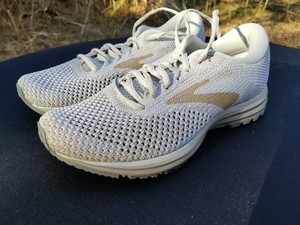 brooks revel 2 champagne