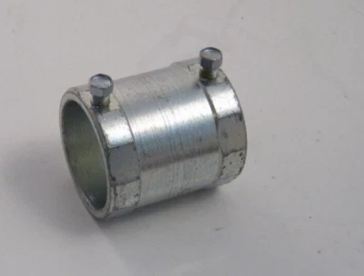 HUBBELL RACO 3026 1-1/2" Set Screw Concrete Tight Conduit Coupling - 2-5/8" OAL - Image 1 of 4