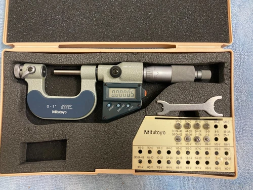 Mitutoyo 326-711-30 Digital Thread Micrometer 0-1"