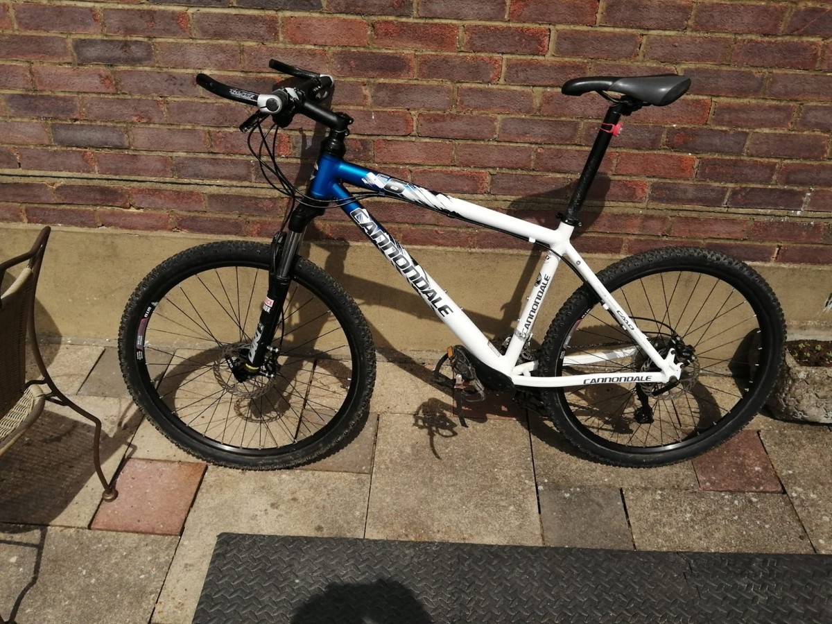 Cannondale F6 Bike, Large Frame, Alloy Frame, Disk Brakes, 24