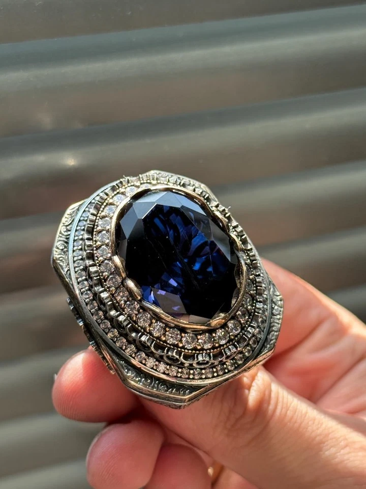 Anillo grande de plata turca hecho a mano de moissanita y zafiro profundo Foto 3 de 4