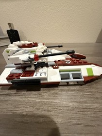 LEGO Star Wars Republic Fighter Tank- set 75182 complete with figs. No box.