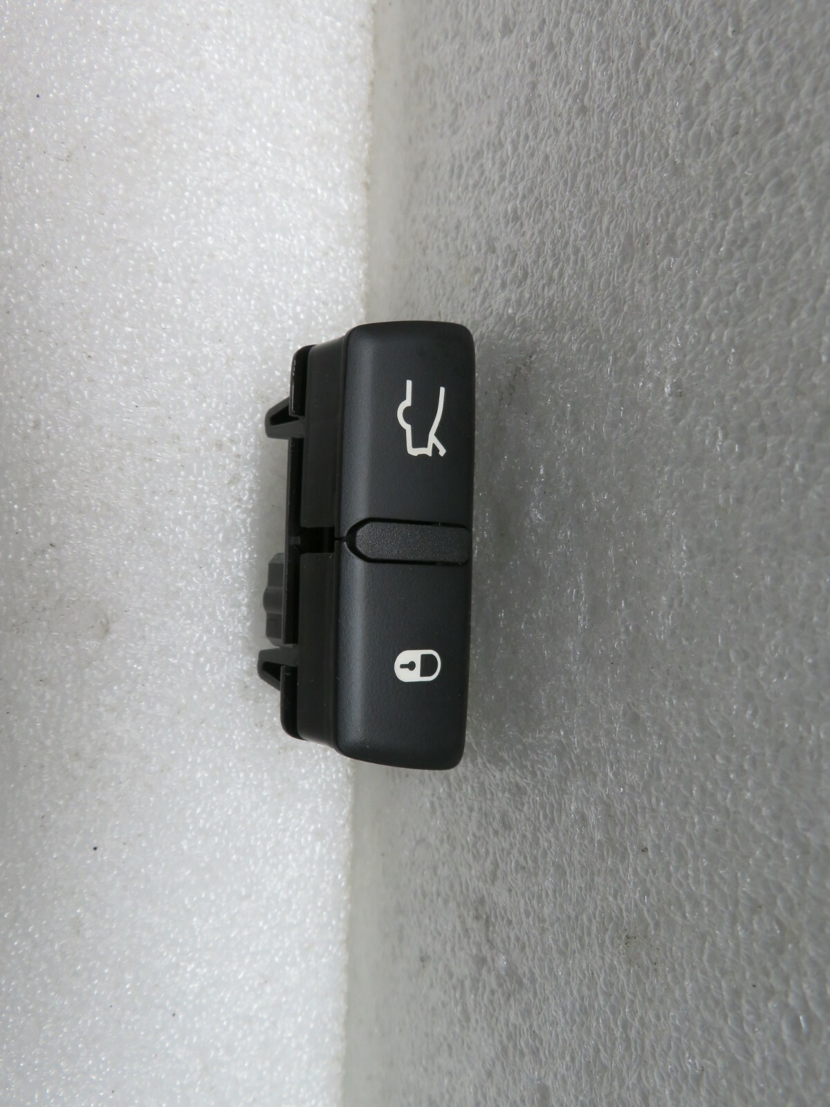 2014-2019 MASERATI GHIBLI SQ4 REAR TRUNK LID DOOR LOCK UNLOCK SWITCH BLACK OEM 