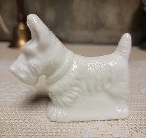 MOSSER Glass SCOTTIE DOG in Classic MILK Glass from 2000's w/ Sticker