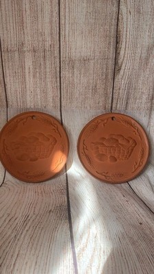 Terrakotta Brotwärmer Vintage x 2 Wandbehänge Plaketten rustikal Bauernhaus #988