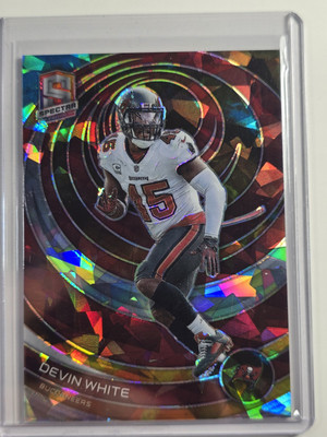 2023 Spectra #90 Devin White Red Cracked Ice 11/40