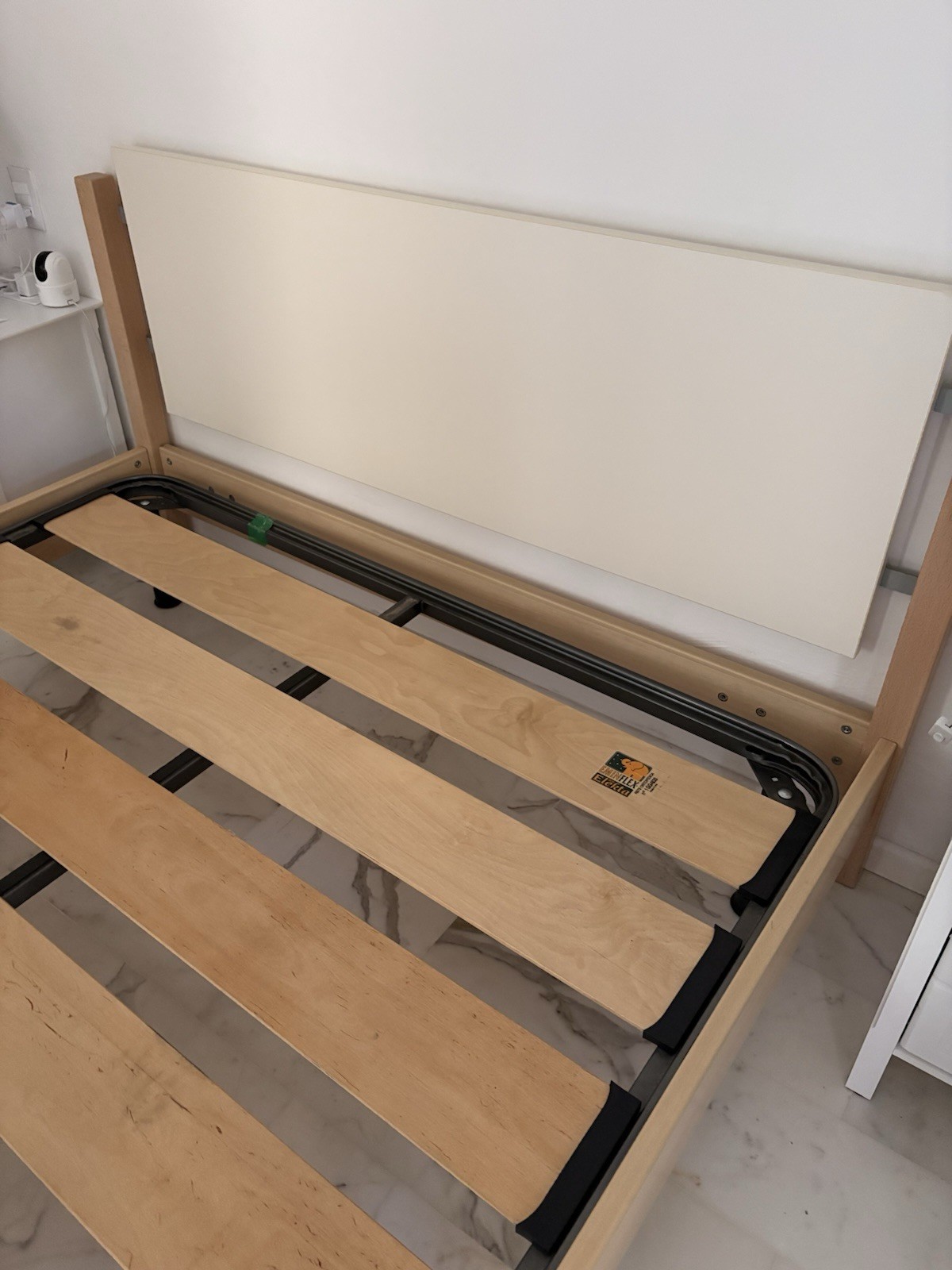 Eminflex Elekta Letto 160x200 in legno/metallo con rete a doghe e testiera
