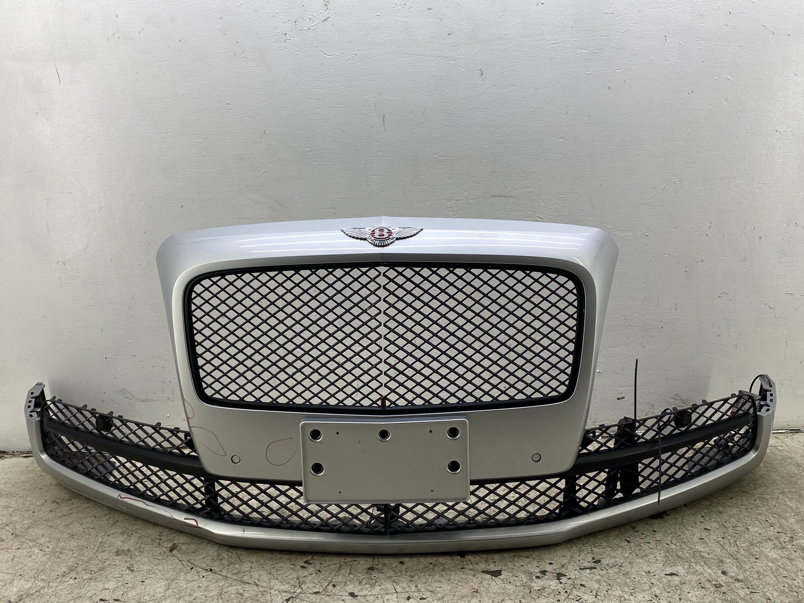 2014-2019 BENTLEY FLYING SPUR RONT BUMPER COMPLETE W/GRILLS & PARKING SENSORS