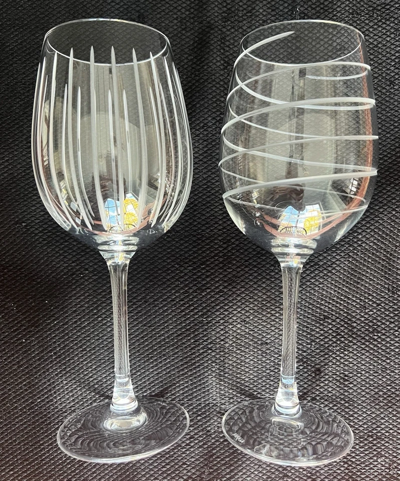 "Par de vasos de vino blanco MIKASA Cheers de 8 3/4"" diseño en espiral y vertical" Foto 2 de 4