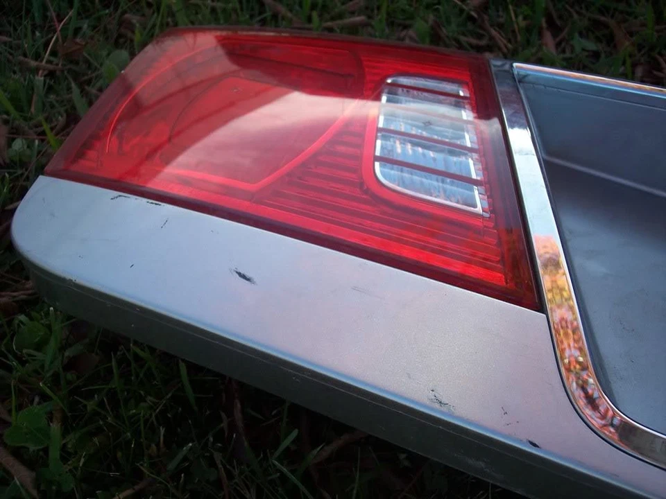 DP1133 Kia Optima 2003 2004 2005 trunk lid LICENSE Panel tail light - Image 4 of 4