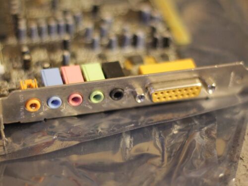 Creative Labs Sound Blaster Live! 5.1 Digital SB0220 PCI audio Card EMU10K1 - Picture 2 of 3