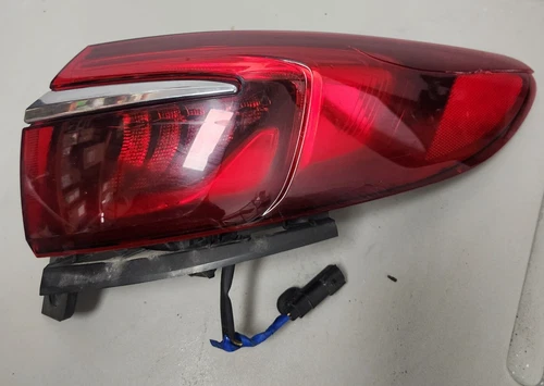 2019 Enclave Passenger Right Tail Light 2269563 Repairable Cracked Lens 84528836
