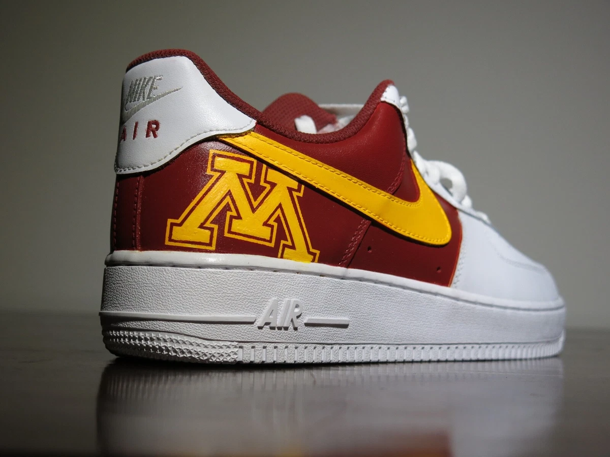 U of top m nike shoes