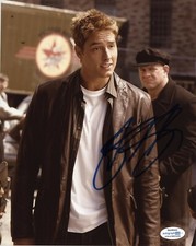 Justin Hartley Smallville Autographed Signed 8x10 Photo ACOA 2020-7