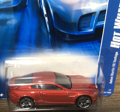 ASTON MARTIN V8 VANTAGE RED W/CHROME WHEEL 1/64 HOT WHEELS STARS 2007 # 092/156 - Picture 2 of 3