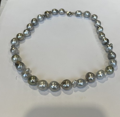 Tahitan South Sea Pearls 9x11mm .Great Luster And Color. No Spots. 14k Gold Cla - Picture 3 of 9