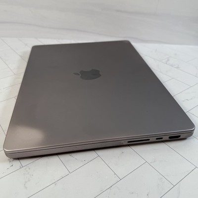Apple MacBook Pro M2 Max 14” 32GB RAM 1 TB SSD Space Gray READ