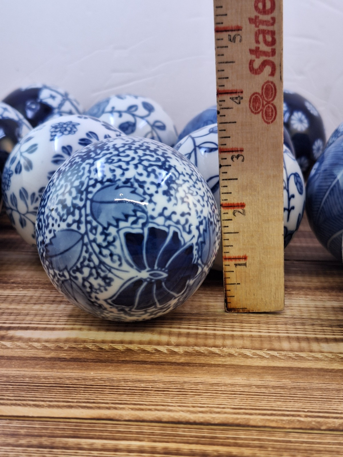 Lot Of 12 Vintage 4" Blue White Chinoiserie Carpet Balls Center Piece 10.5" Bowl