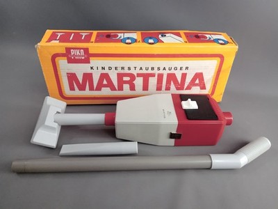 ALTER Kinderstaubsauger ''Martina'' DDR PIKO Spielwaren Batterie  90cm OVP Plaste!