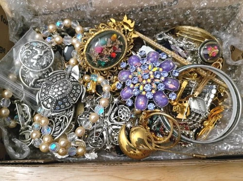 Vintage Costume Jewelry Lot Wear Resell Brooch Flower Pin Bracelet 2 LB +