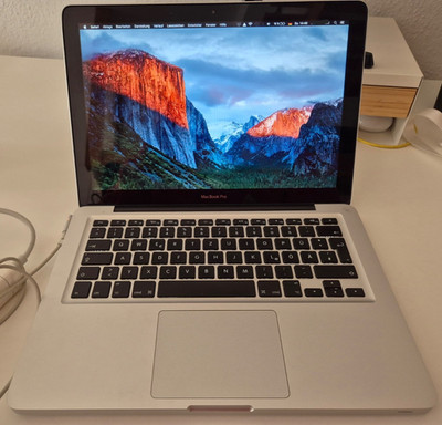 Apple MacBook Pro 13 Zoll (750GB HD, 2,8 GHz Intel Core i7, 4 GB) in silber