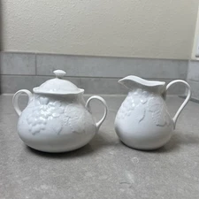Wedgwood Strawberry & Vine Sugar Bowl w/Lid + Creamer Set White Embossed England