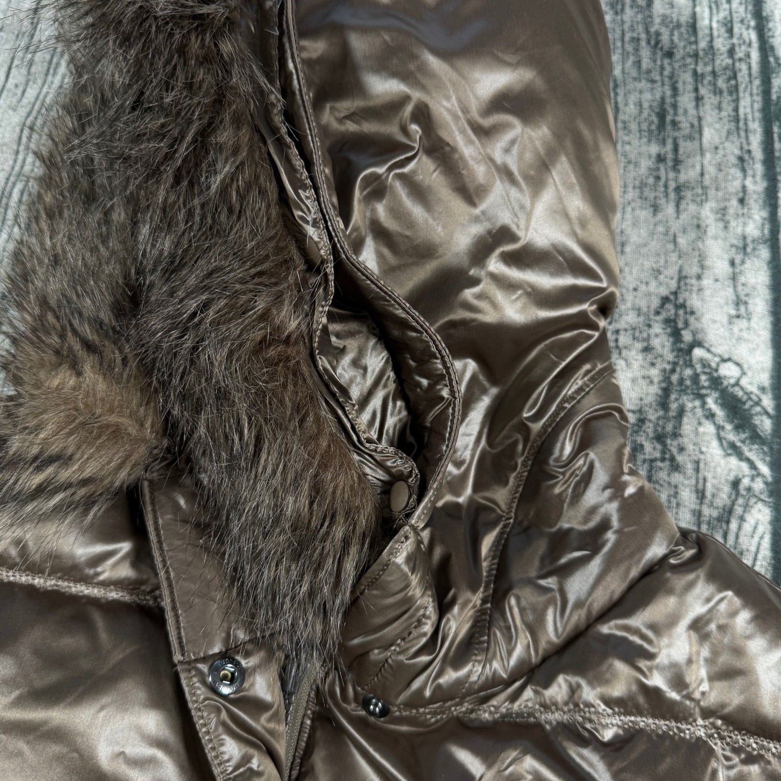 Uniqlo Brown Down Puffer Jacket Faux Fur Hood Women’s Size M Long Quilted Coat thumbnail 9