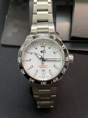 Christopher Ward C60 Trident Pro 300, 42mm, mit Metallband
