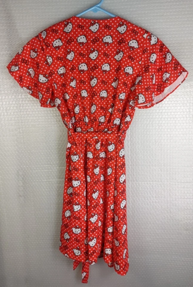 Vestido SHEIN X Hello Kitty manga acampanada cuello superpuesto con cinturón (XS). Foto 3 de 3