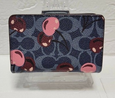 coach パンダデザイン ショルダーウォレット COACH Bi-fold Wallet Cherry Print in Signature Blue Outlet New