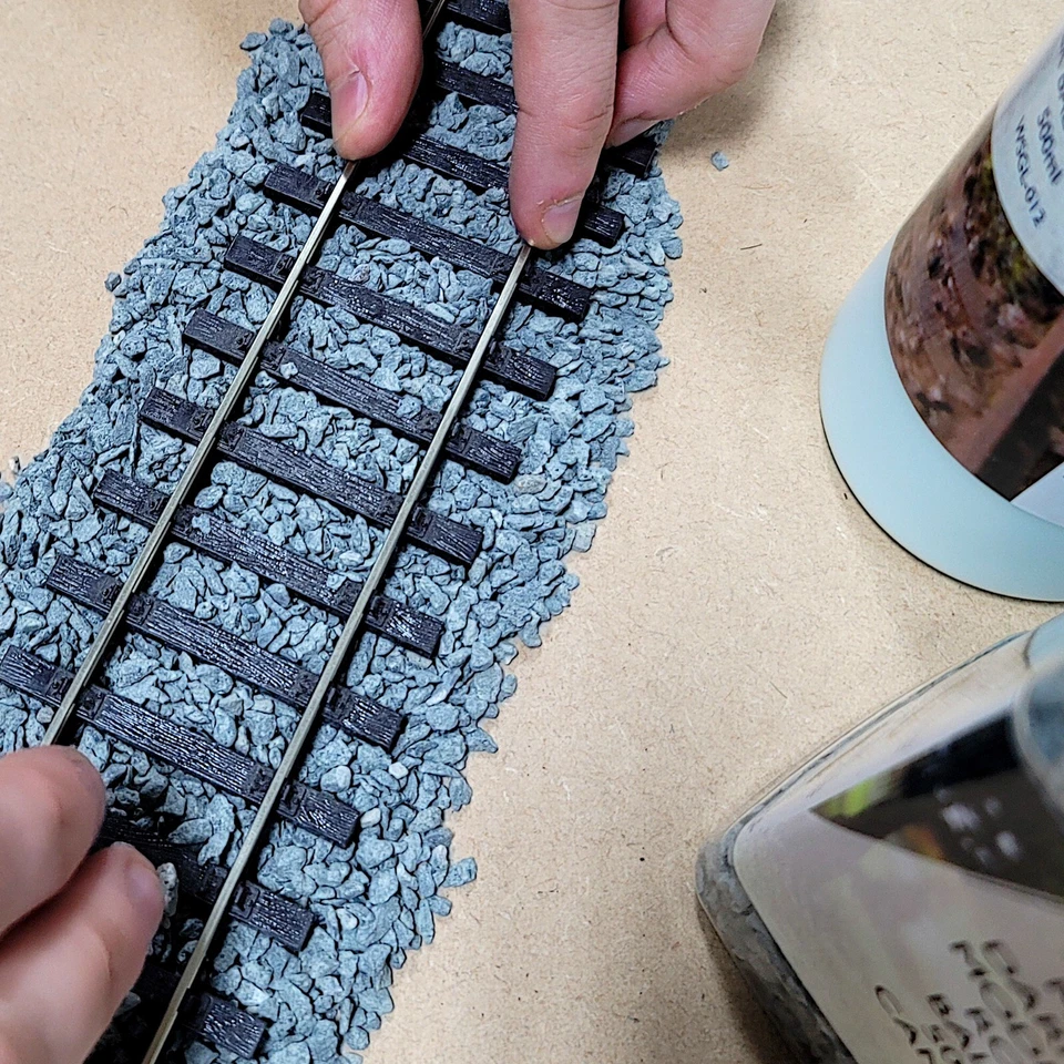 WWScenics Medium Grade Dark Grey Ballast 1kg | Model Railway Ballast Train - Image 2 of 4