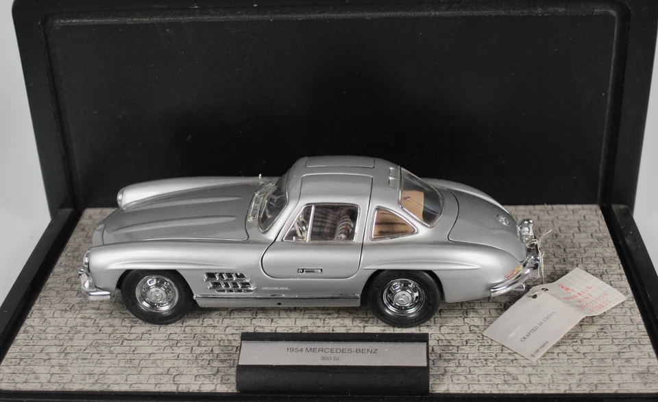 SL 300 MERCEDES FRANKLIN MINT 1954 MODELLINI DI LUSSO CON MOLTI PARTICOLARI 1:24 - Immagine 3 di 4