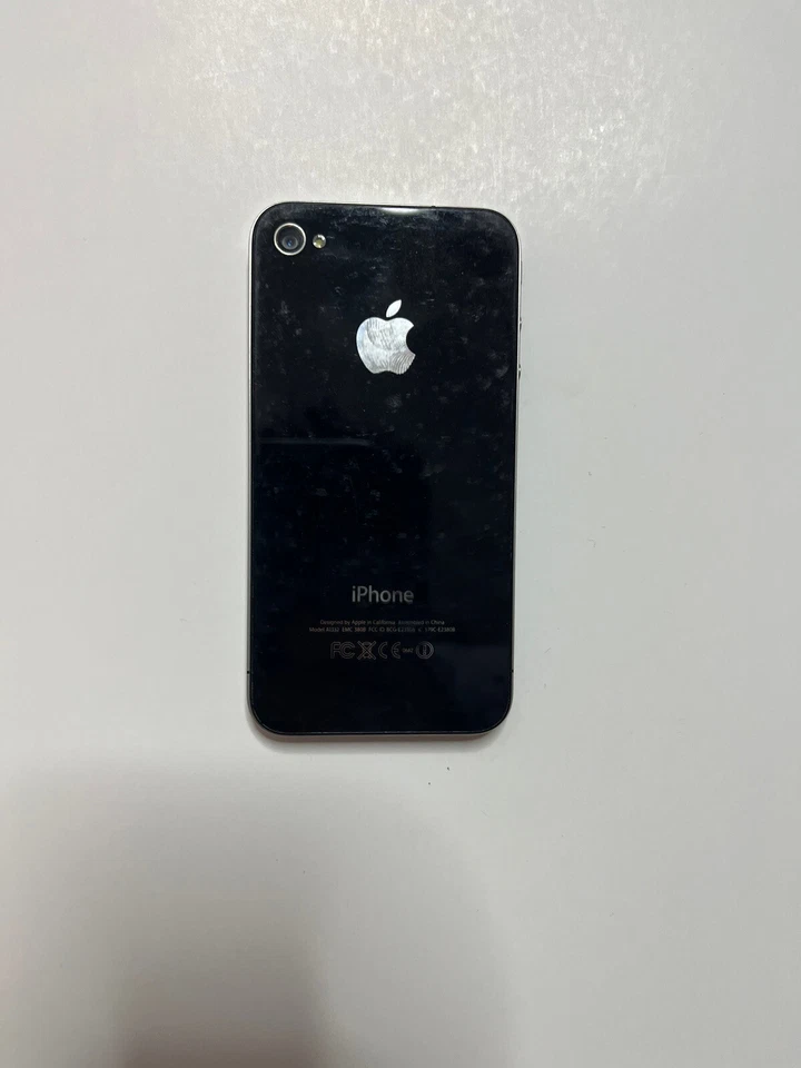 Apple iPhone 4 - Black-Model A1332 And iHome Speaker And Charger For iPhone 4 Foto 4 de 4