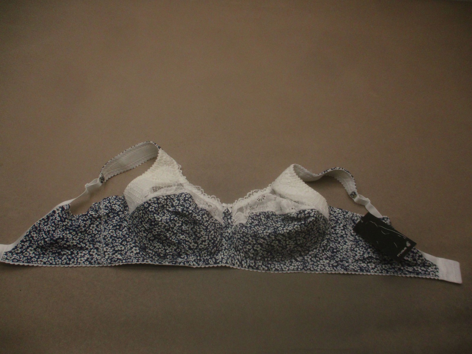 NWT 42DDD Frugue Womens Floral Lace Unlined Wireless Back Closure Demi Bra 10Q