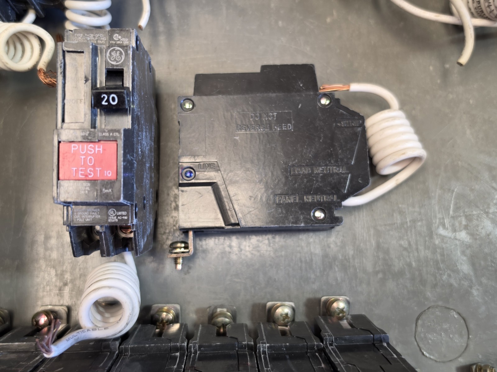 1 New GE THQB1120GF Bolt-On GFI/GFCI Circuit Breaker 20A 120V 1-Pole