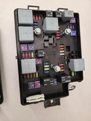 2012-2016 Chevy Sonic 1.8L FWD Engine Fuse Box Assembly OEM Tested With Warranty