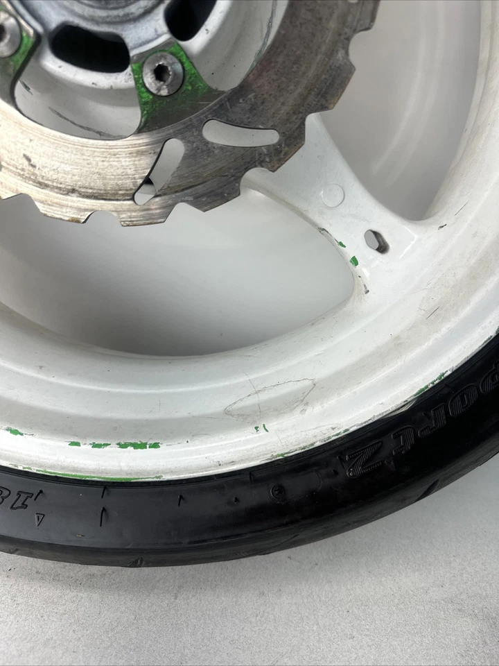 Suzuki GSXR600 2006 2007 blanco rueda trasera recta rotor llanta 17X5,50 *doblada* Foto 2 de 4