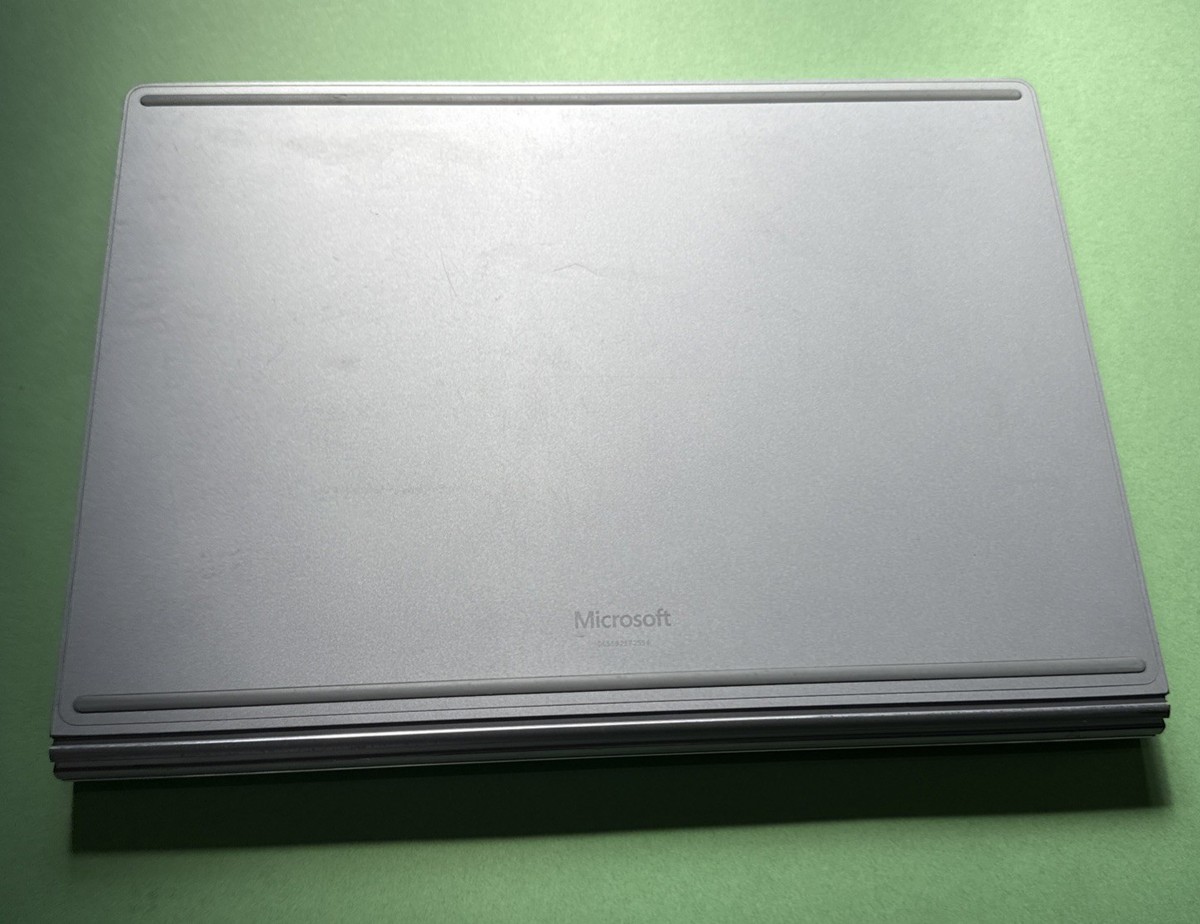 Microsoft Surface Book 13.5 inch (128GB, Intel Core i5 6th Gen