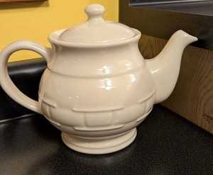 Longaberger Woven Traditions Ivory Teapot with Lid USA Stoneware 