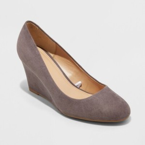 gray wedge pumps