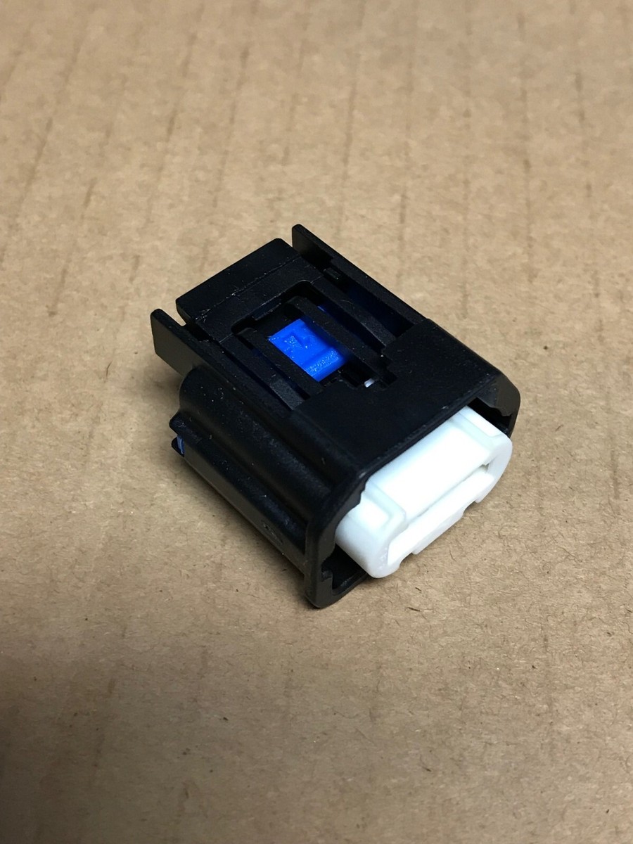 Lot of 2 Pcs Yazaki 7283-8977-30 Connector (3-Way F 2.8) - BRAND