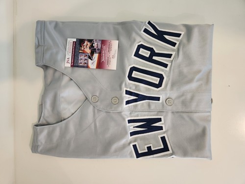 Wade Boggs Signed Yankees Jersey JSA Authenticated - Picture 2 of 2