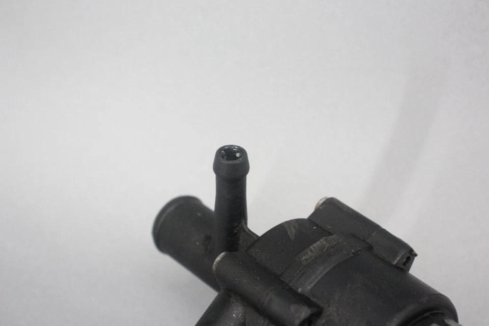 ✅01-09 Bomba de agua auxiliar Mercedes W209 CLK500 C230 C320 CLK320 2038350164 OEM Foto 3 de 4