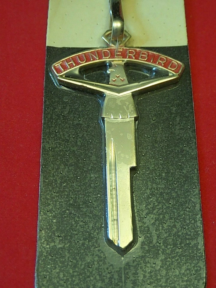 Ford Thunderbird Logo Cresta Dorada Llave en Blanco Encendido/Puerta 1955-1964 Nuevo de Lote Antiguo De Colección  Foto 4 de 4
