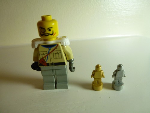 LEGO Minifigure, Utensil Statuette / Trophy. Metallic Silver and Gold 90398 - 第 3/3 張圖片